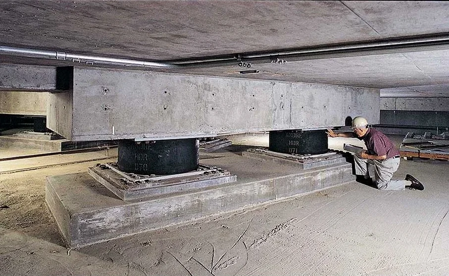Base Isolation Seismic Design in Edmonton: Performance-Based Solutions for Glacial Soils